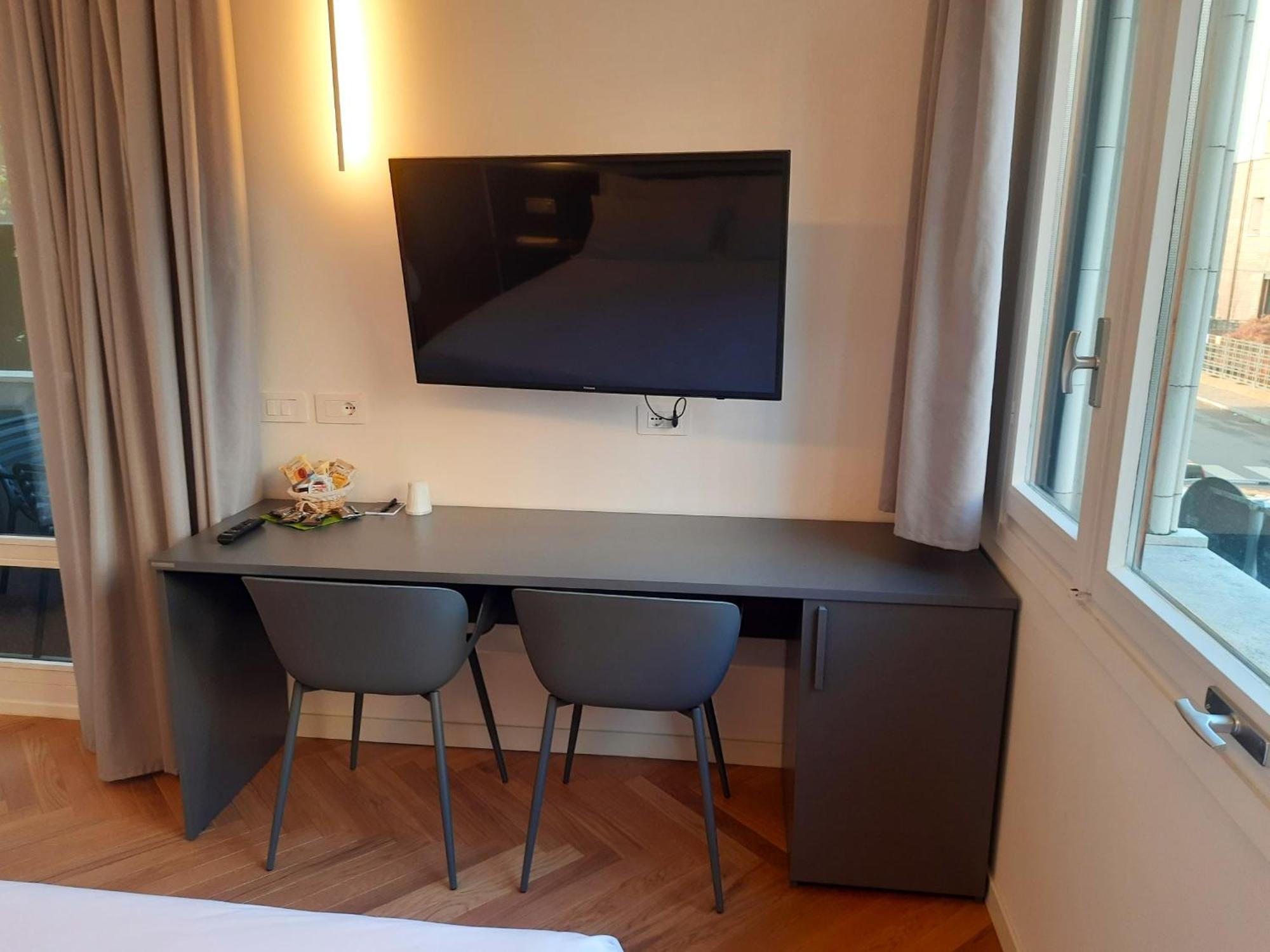 Mako Suites - Centro E Stazione 蒙扎 外观 照片