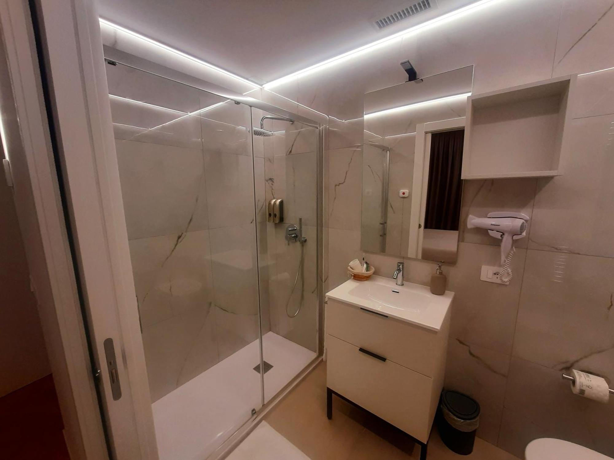 Mako Suites - Centro E Stazione 蒙扎 外观 照片